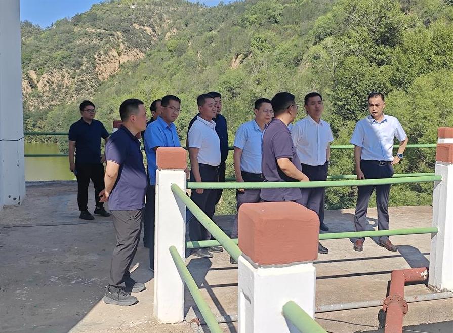 水利水电工程集团：集团领导赴王瑶水库扩容工程一线“送清凉”.jpg2.jpg